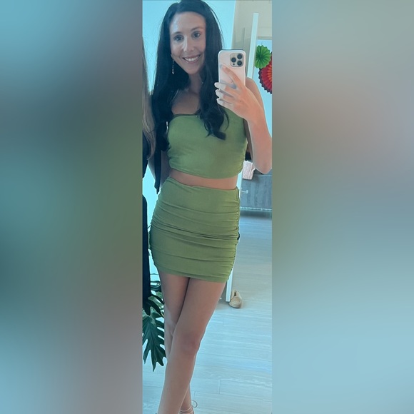 ALL THE WAYS Denice Ruched Skirt Set in Green - Picture 3 of 5
